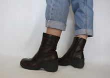 Load image into Gallery viewer, 90s/y2k Aldo Boots - Brown
