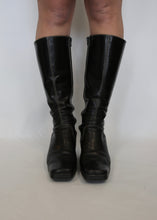 Load image into Gallery viewer, 90s/y2k Black Leather Boots
