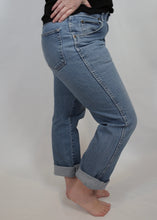 Load image into Gallery viewer, Perfectly Worn Mens Wrangler Jeans
